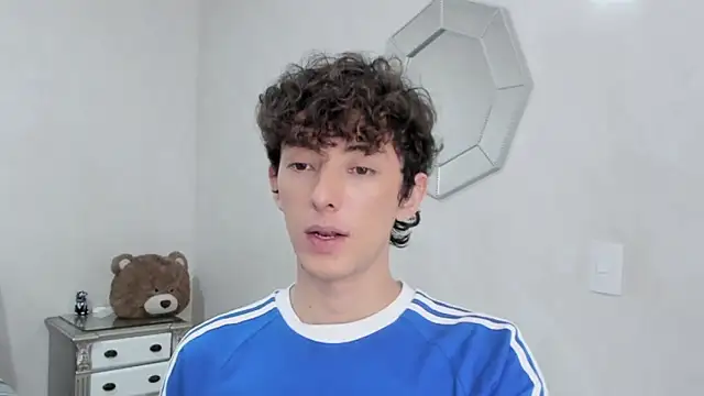 Snapshot of miketwink chatting on 02-12-26, 08:52 miketwink online show from 02-12-26, 08:52