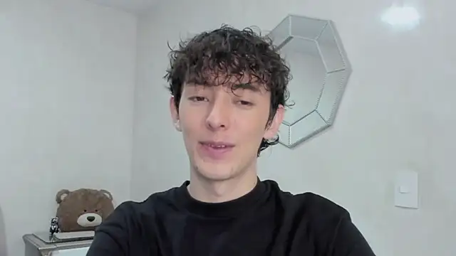 Snapshot of miketwink chatting on 02-03-26, 01:49 miketwink online show from 02-03-26, 01:49