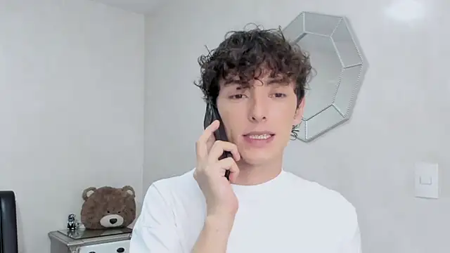 Snapshot of miketwink chatting on 02-11-26, 11:04 miketwink online show from 02-11-26, 11:04