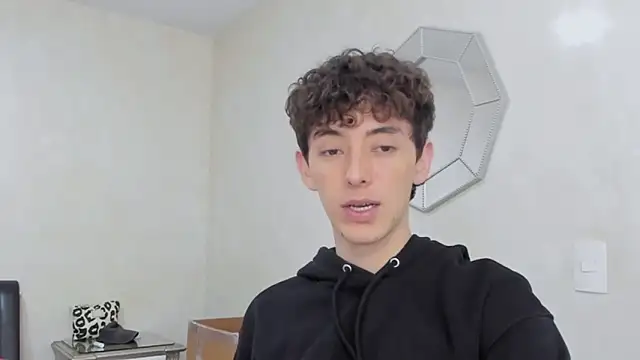 Snapshot of miketwink chatting on 12-18-25, 10:46 miketwink online show from 12-18-25, 10:46