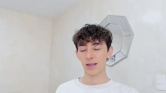 Snapshot of miketwink chatting on 12-15-25, 09:53 miketwink online show from 12-15-25, 09:53