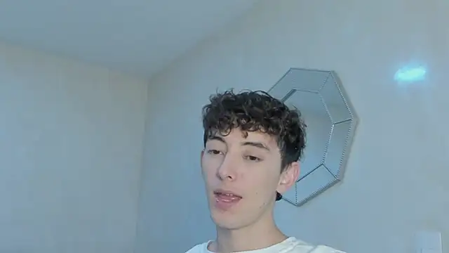 Snapshot of miketwink chatting on 11-23-25, 02:10 miketwink online show from 11-23-25, 02:10