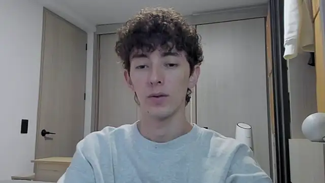 Snapshot of miketwink chatting on 09-24-25, 10:27 miketwink online show from 09-24-25, 10:27