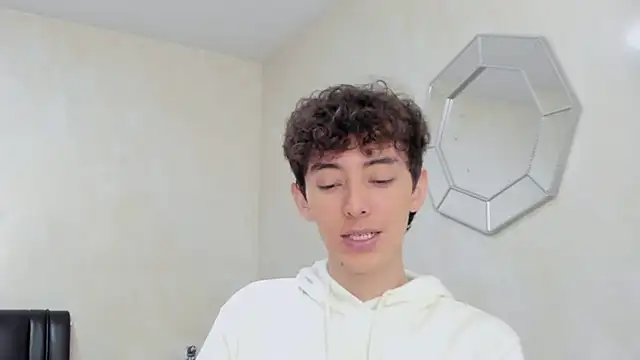 Snapshot of miketwink chatting on 12-23-25, 03:39 miketwink online show from 12-23-25, 03:39