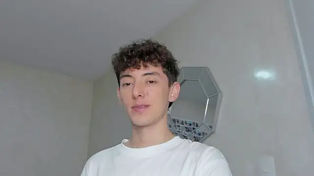 Snapshot of miketwink chatting on 11-10-25, 11:32 miketwink online show from 11-10-25, 11:32