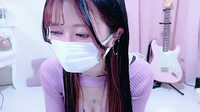 Snapshot of Megu-mimi chatting on 10-13-25, 09:55 Megu-mimi online show from 10-13-25, 09:55