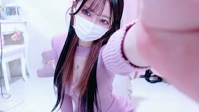 Snapshot of Megu-mimi chatting on 10-08-25, 09:22 Megu-mimi online show from 10-08-25, 09:22