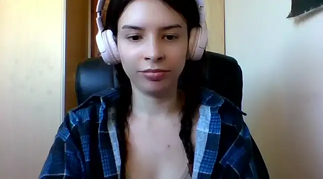 Snapshot of LariceSexy chatting on 03-19-25, 01:07 LariceSexy online show from 03-19-25, 01:07