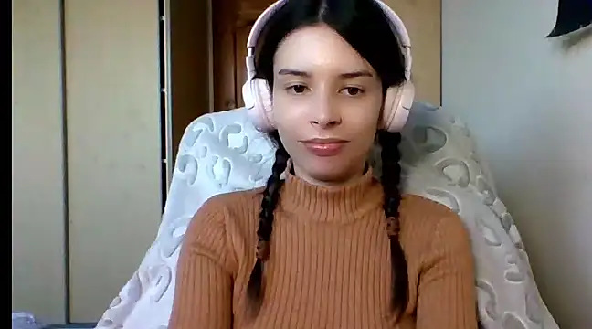 Snapshot of LariceSexy chatting on 03-03-25, 04:15 LariceSexy online show from 03-03-25, 04:15