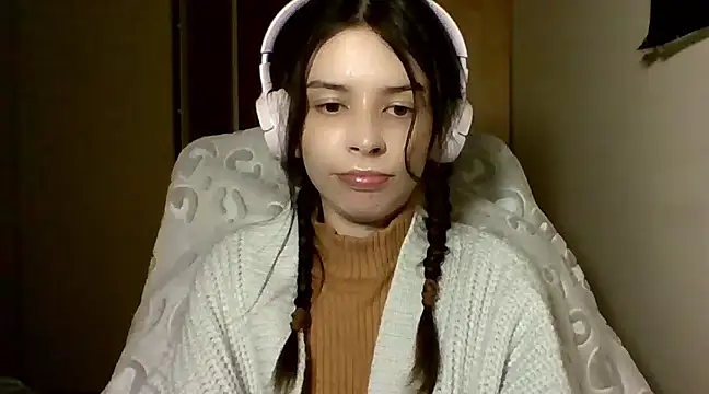 Snapshot of LariceSexy chatting on 03-03-25, 07:17 LariceSexy online show from 03-03-25, 07:17