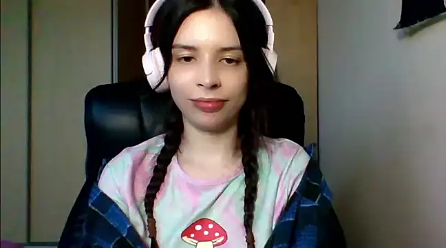 Snapshot of LariceSexy chatting on 03-13-25, 04:12 LariceSexy online show from 03-13-25, 04:12