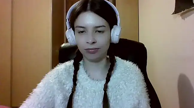 Snapshot of LariceSexy chatting on 03-15-25, 10:22 LariceSexy online show from 03-15-25, 10:22