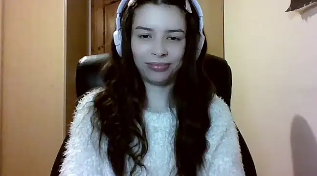Snapshot of LariceSexy chatting on 03-16-25, 07:17 LariceSexy online show from 03-16-25, 07:17