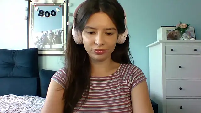 Snapshot of LariceSexy chatting on 09-23-25, 12:12 LariceSexy online show from 09-23-25, 12:12