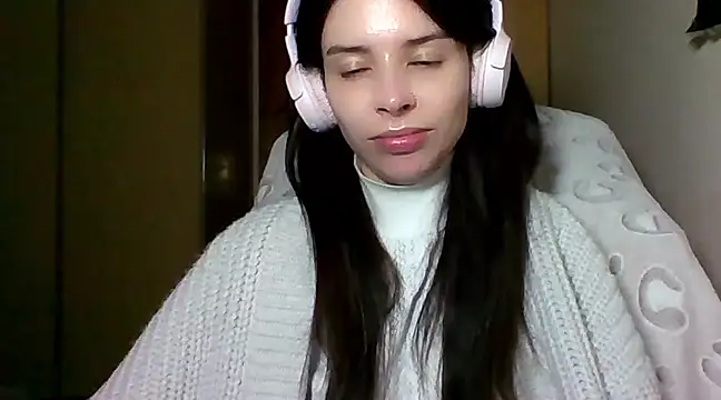 Snapshot of LariceSexy chatting on 03-04-25, 10:16 LariceSexy online show from 03-04-25, 10:16