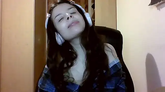 Snapshot of LariceSexy chatting on 03-16-25, 10:20 LariceSexy online show from 03-16-25, 10:20