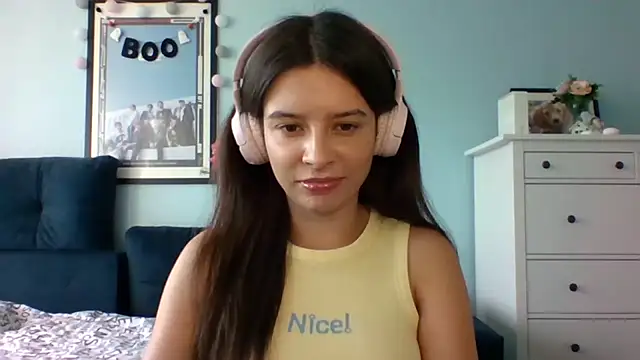 Snapshot of LariceSexy chatting on 09-10-25, 12:15 LariceSexy online show from 09-10-25, 12:15