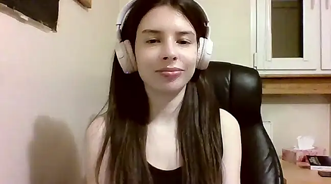 Snapshot of LariceSexy chatting on 03-22-25, 10:15 LariceSexy online show from 03-22-25, 10:15
