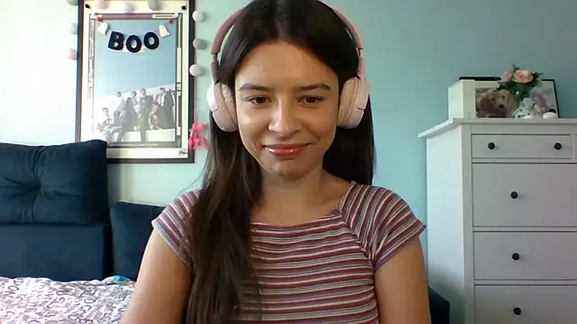 Snapshot of LariceSexy chatting on 09-24-25, 12:11 LariceSexy online show from 09-24-25, 12:11