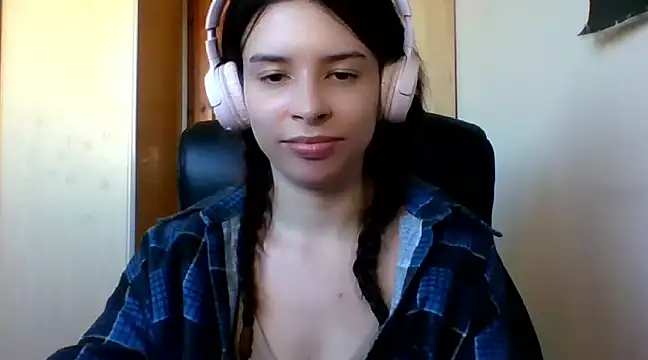 Snapshot of LariceSexy chatting on 03-19-25, 04:13 LariceSexy online show from 03-19-25, 04:13
