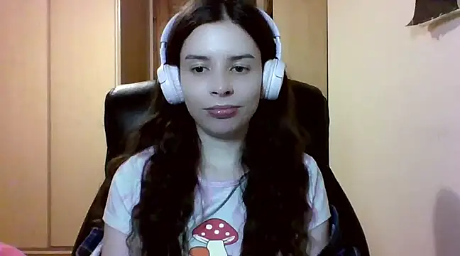 Snapshot of LariceSexy chatting on 03-14-25, 07:12 LariceSexy online show from 03-14-25, 07:12