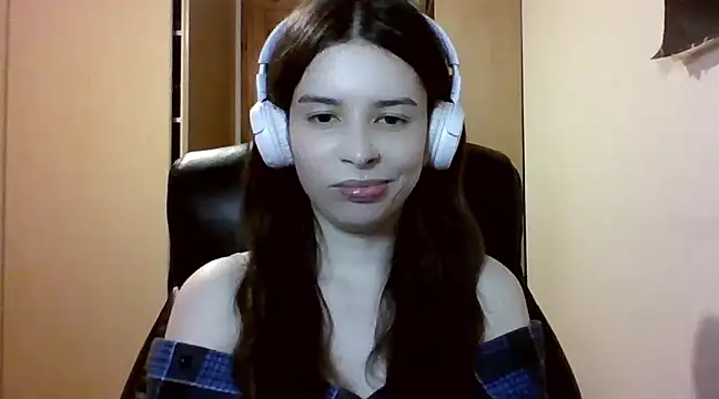 Snapshot of LariceSexy chatting on 03-17-25, 07:26 LariceSexy online show from 03-17-25, 07:26