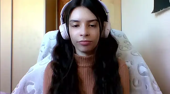 Snapshot of LariceSexy chatting on 03-04-25, 01:06 LariceSexy online show from 03-04-25, 01:06