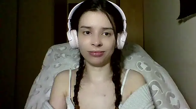 Snapshot of LariceSexy chatting on 03-11-25, 10:31 LariceSexy online show from 03-11-25, 10:31