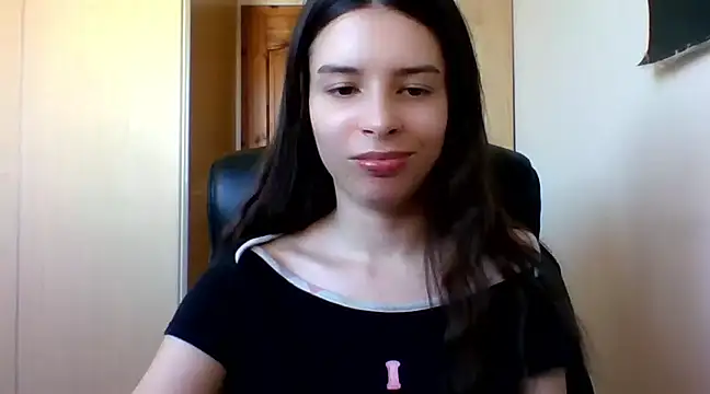 Snapshot of LariceSexy chatting on 03-20-25, 01:04 LariceSexy online show from 03-20-25, 01:04