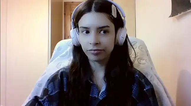Snapshot of LariceSexy chatting on 03-06-25, 04:17 LariceSexy online show from 03-06-25, 04:17