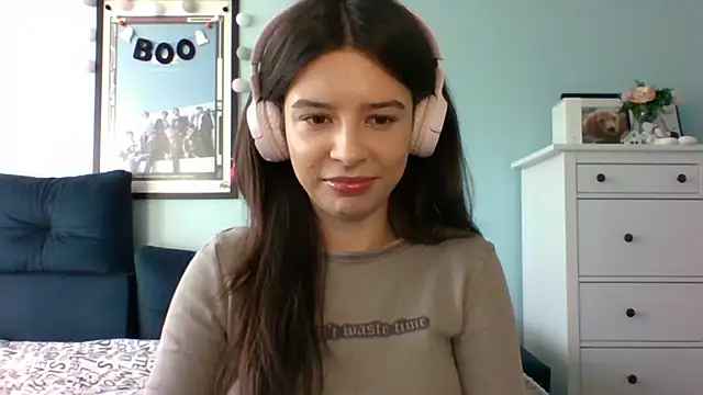 Snapshot of LariceSexy chatting on 09-29-25, 12:11 LariceSexy online show from 09-29-25, 12:11