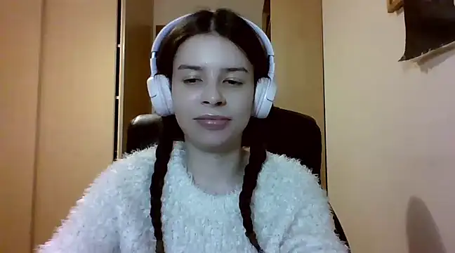 Snapshot of LariceSexy chatting on 03-18-25, 10:26 LariceSexy online show from 03-18-25, 10:26