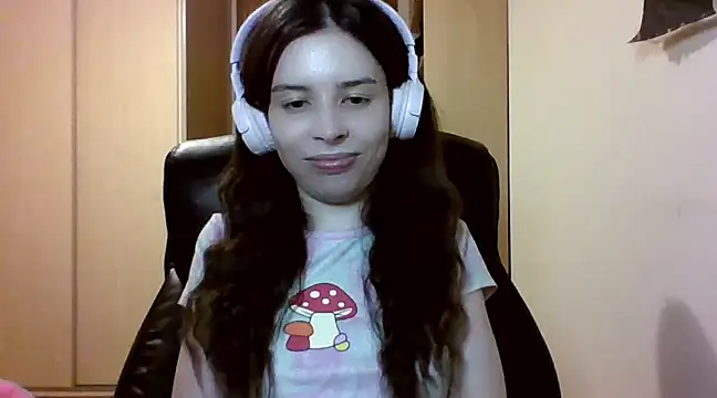 Snapshot of LariceSexy chatting on 03-14-25, 10:16 LariceSexy online show from 03-14-25, 10:16