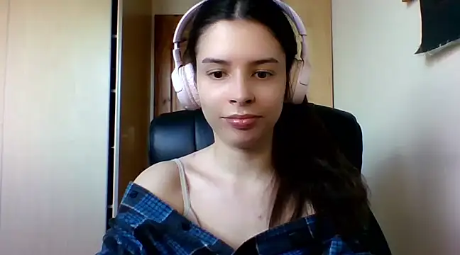 Snapshot of LariceSexy chatting on 03-17-25, 01:18 LariceSexy online show from 03-17-25, 01:18