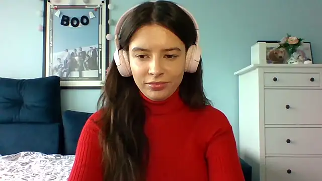 Snapshot of LariceSexy chatting on 09-22-25, 12:11 LariceSexy online show from 09-22-25, 12:11