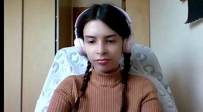 Snapshot of LariceSexy chatting on 03-03-25, 01:12 LariceSexy online show from 03-03-25, 01:12