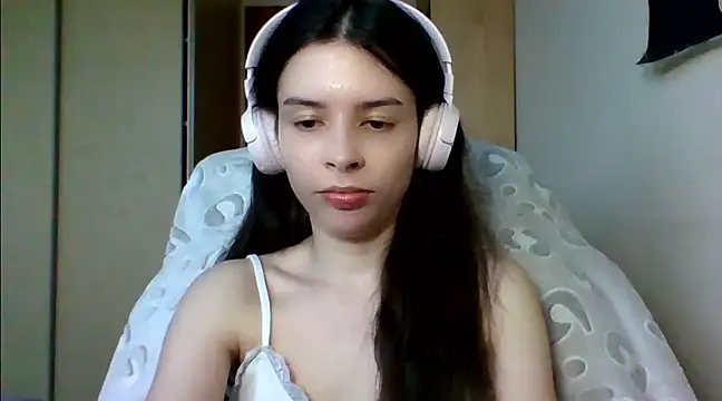 Snapshot of LariceSexy chatting on 03-11-25, 04:18 LariceSexy online show from 03-11-25, 04:18