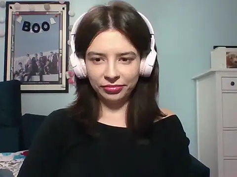 Snapshot of LariceSexy chatting on 10-11-25, 06:09 LariceSexy online show from 10-11-25, 06:09
