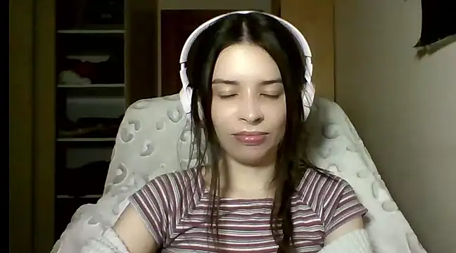 Snapshot of LariceSexy chatting on 03-01-25, 07:15 LariceSexy online show from 03-01-25, 07:15