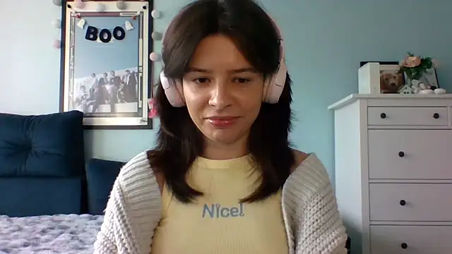 Snapshot of LariceSexy chatting on 10-15-25, 12:13 LariceSexy online show from 10-15-25, 12:13