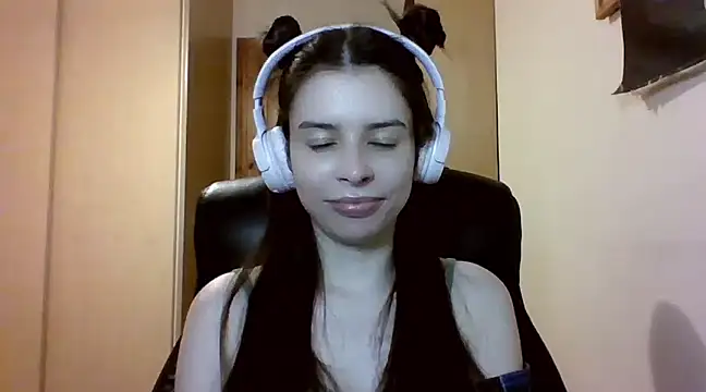 Snapshot of LariceSexy chatting on 03-18-25, 07:22 LariceSexy online show from 03-18-25, 07:22