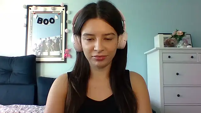 Snapshot of LariceSexy chatting on 09-26-25, 12:12 LariceSexy online show from 09-26-25, 12:12