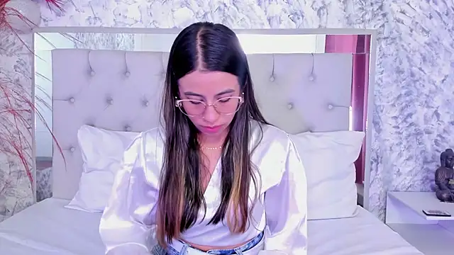 Snapshot of Ariana_greenblat chatting on 02-04-26, 04:24 Ariana greenblat online show from 02-04-26, 04:24