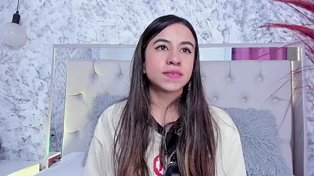 Snapshot of Ariana_greenblat chatting on 10-06-25, 04:41 Ariana greenblat online show from 10-06-25, 04:41