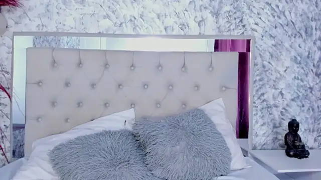 Snapshot of Ariana_greenblat chatting on 12-17-25, 04:23 Ariana greenblat online show from 12-17-25, 04:23