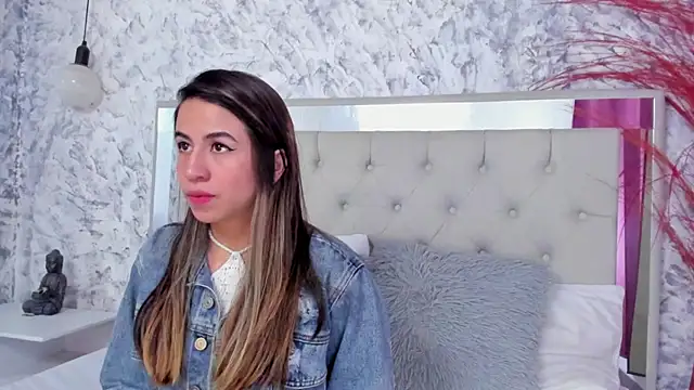 Snapshot of Ariana_greenblat chatting on 11-15-25, 04:22 Ariana greenblat online show from 11-15-25, 04:22