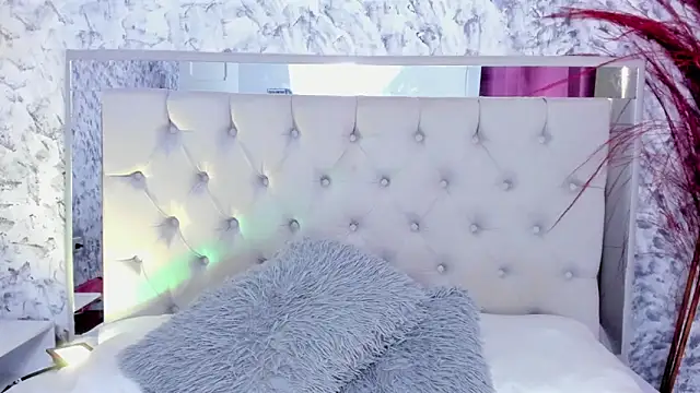 Snapshot of Ariana_greenblat chatting on 10-07-25, 04:08 Ariana greenblat online show from 10-07-25, 04:08