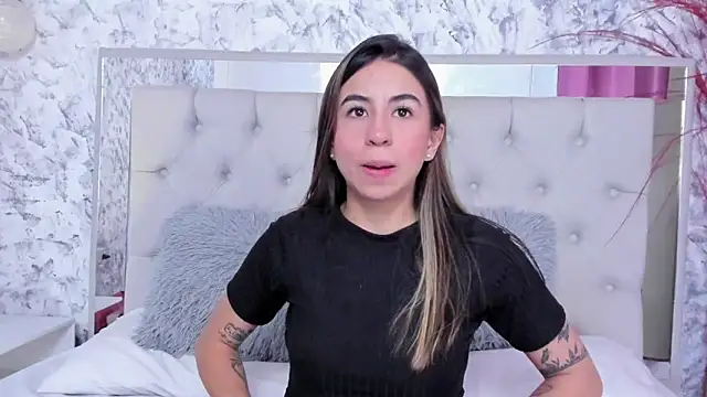 Snapshot of Ariana_greenblat chatting on 10-25-25, 04:18 Ariana greenblat online show from 10-25-25, 04:18