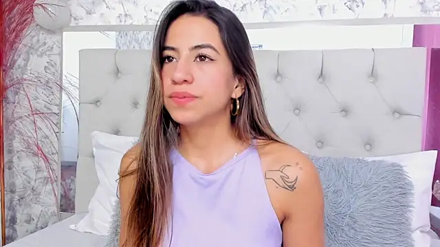 Snapshot of Ariana_greenblat chatting on 02-16-26, 04:27 Ariana greenblat online show from 02-16-26, 04:27