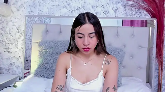 Snapshot of Ariana_greenblat chatting on 10-20-25, 04:18 Ariana greenblat online show from 10-20-25, 04:18